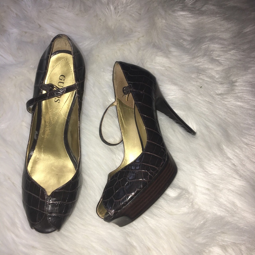 Guess peep toe pumps